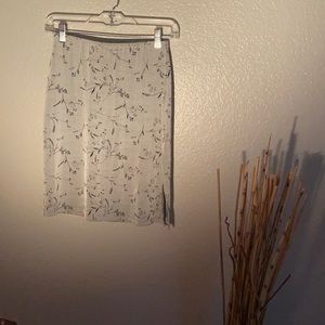 Vintage||alt||y2k||grunge|| shiny silver floral pencil/mini skirt with side slit